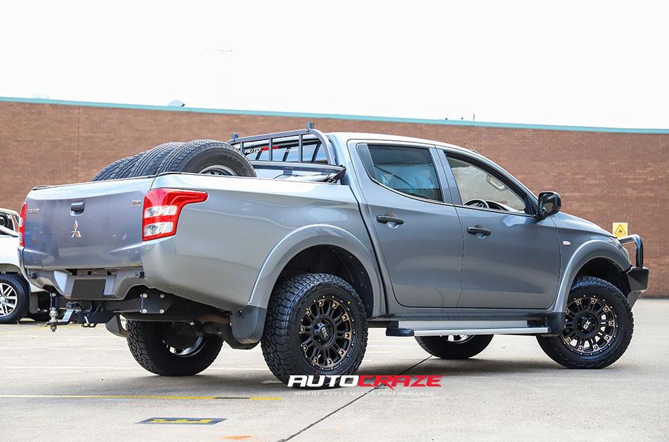 MITSUBISHI TRITON HOSS XD II SATIN BLACK DARK TINT